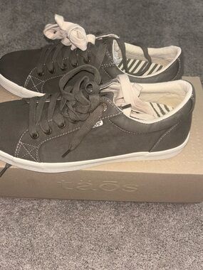 Taos Sneakers